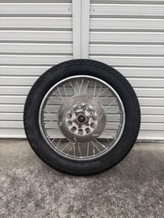 【ゆっけ様専用】ビラーゴ250 前期 フロントホイール タイヤのサムネイル