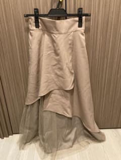 アシンメトリーベージュロングスカートのサムネイル