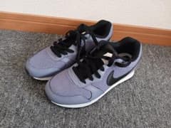 Nike グレー スニーカーのサムネイル
