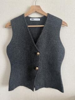 ZARA 無地ニットベストのサムネイル