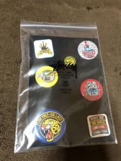 ステューシー  缶バッジのサムネイル