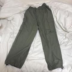 GU カーゴパンツ カーキ Sサイズのサムネイル