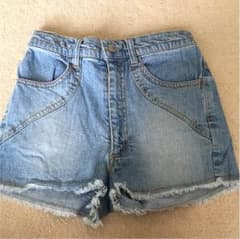 ショートパンツのサムネイル