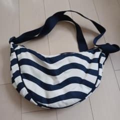ユニクロ×marimekkoコラボ ショルダーバッグのサムネイル