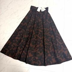 新品タグ付き】2024✨️ノーブル アルチザン フラワー プリントフレア