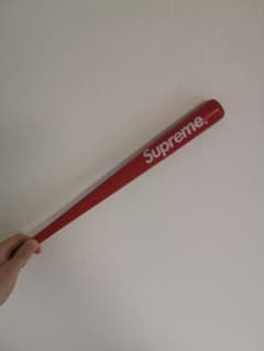 supremeのサムネイル