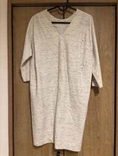 【アダムエロペ】Vネック ひざ丈ワンピース グレー系のサムネイル