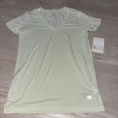 新品タグ付き GapFit Vネック 半袖 Tシャツ ライトグリーンのサムネイル