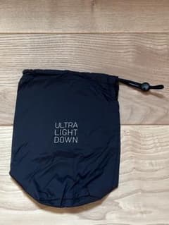 UNIQLO ULTRA LIGHT DOWN 収納袋 紺のサムネイル