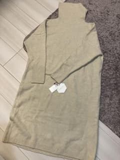新品タグ付き　ニットワンピース　ベージュのサムネイル