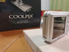 Nikon COOLPIX Style COOLPIX S210 BRIGHT…のサムネイル