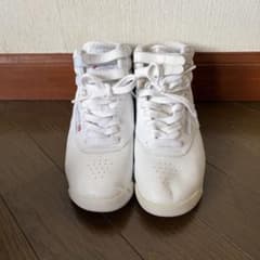 【値下げ】Reebok ハイカットスニーカー 白 23.0cmのサムネイル