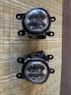 トヨタ純正バイカラーフォグランプ 2個セット 配線はありませんのサムネイル