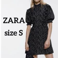 ZARA ワンピース Sサイズ フリル パフスリーブ 花柄 ブラック系のサムネイル