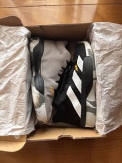 adidas バスケットボールシューズのサムネイル