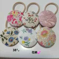 早い者勝ち❤目玉商品No.171ハンドメイドくるみボタン♡花柄ヘアゴムのサムネイル