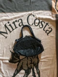 黒いハンドバッグ クロコダイル風内装のサムネイル