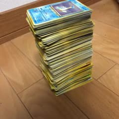 引退品　昔の裏面のカードと新しい裏面の残りのカードセットのサムネイル