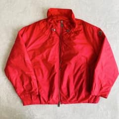 新品同様✨MONCLER ライトアウターXL/3ショート丈　レッド　ロゴワッペン 新品同様✨MONCLER ライトアウターXL/3ショート丈 レッド ロゴワッペン