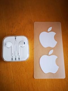 【純正】iPhone イヤホン　ステッカー付きのサムネイル