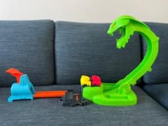 Hot Wheels Toxic Snake Strike Challengeのサムネイル