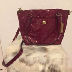 【みいちゃん様専用】☆COACH エナメルショルダーバッグのサムネイル