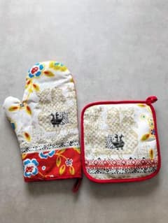 北欧・東欧風 花柄 鍋置き・鍋つかみ 2点セットのサムネイル