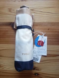 FURLA　晴雨兼用折り畳み傘　紫外線防止加工のサムネイル