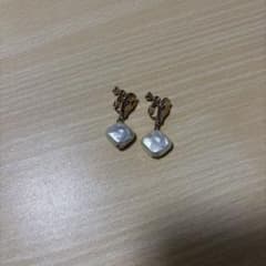 スクエアパール調 イヤリング ゴールドカラーのサムネイル