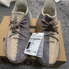 YEEZY BOOST 350 V2 ADULTSのサムネイル