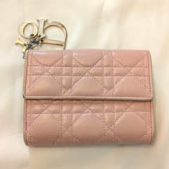 Diorホワイトキルティング二つ折り財布 Dior キルティング2つ折り財布 ピンク - メルカリ