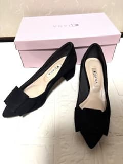 未使用級美品DIANA ブラック ポインテッドトゥ リボン付きパンプス21.5