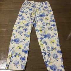 花柄のパンツのサムネイル