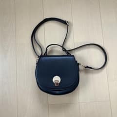黒いショルダーバック ゴールド金具のサムネイル