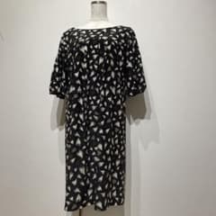 TRANS WORK の黒と白のパターン ワンピース