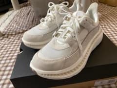 UGG　アグ　CA805 V2 1127110　ホワイト２７センチ、US9超美品のサムネイル