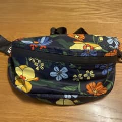 Kiu ボディバッグ 花柄 ウエストポーチのサムネイル