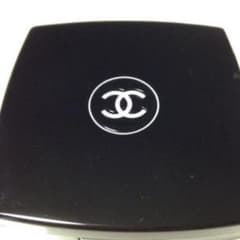 CHANEL プードゥルユニヴェセルコンパクトのサムネイル