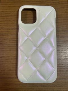 iPhone12 ケース　オーロラ　白　キルティングのサムネイル
