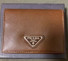 カイト様専用】PRADAカードケース CACAO 未使用 箱 ギャラ付き - メルカリ