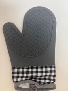 新品未使用 グレーの鍋つかみ チェック柄付き 片手用のサムネイル