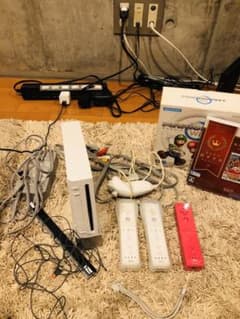 wii本体セット＋コントローラー3機＋マリオカート＋桃鉄のサムネイル