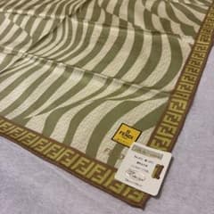FENDI 大判ハンカチ ズッカ柄 58cm カーキ×ブラウン 未使用 スカーフのサムネイル