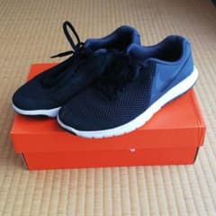 NIKE ナイキ スニーカー　黒×グレー　23 23.5のサムネイル