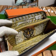 新品同様　激レア　エルメス　Y刻　寅年　アザップ　《王者の虎》 シルクイン 黒のサムネイル