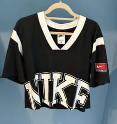 Nike クロップドTシャツ ブラックのサムネイル