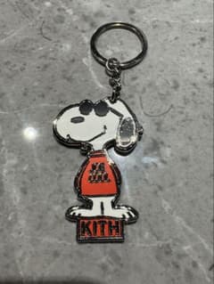 KITH × PEANUTS Joe Cool スヌーピー キーホルダー - メルカリ