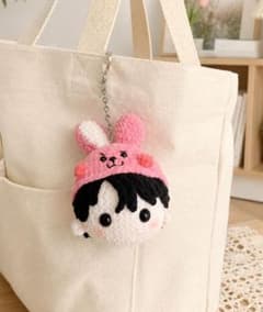 BTS ジョングク風 あみぐるみキーホルダー　うさみみ ピンク ハンドメイドのサムネイル