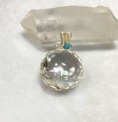 天然石パワーストーン　虹入り透明水晶ペンダントトップ④のサムネイル