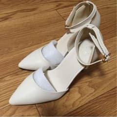 新品♡ストラップ付きパンプスのサムネイル